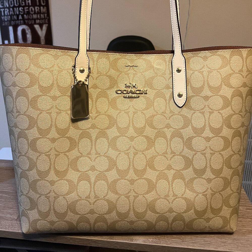 COACH Town Tote Khaki/White